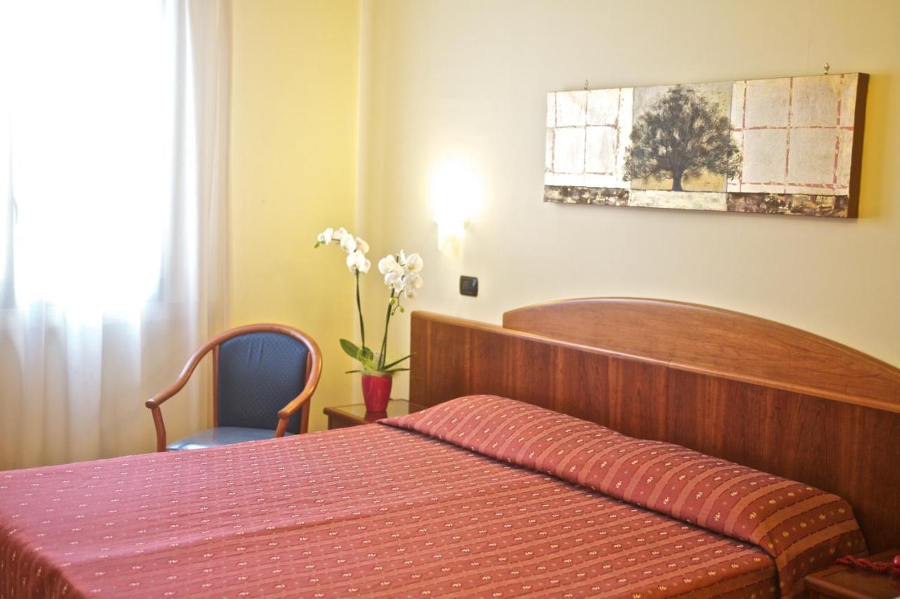 Lo Scacciapensieri Hotel & Restaurant Monteroni di Lecce Quarto foto